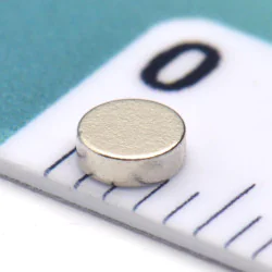 Magnesik — średnica ⌀3 mm, grubość 1 mm — neodymowy (N38) - 006