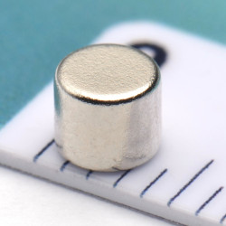 Mały magnes neodymowy — średnica 3,5 mm, wysokość 3 mm — N38 - 003