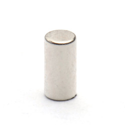 Mały magnes — średnica ⌀3 mm, wysokość 6 mm — neodymowy (N38) - 005