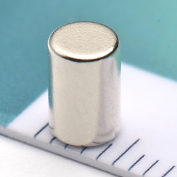Magnes neodymowy — średnica ⌀4 mm, wysokość 6 mm — materiał N35
