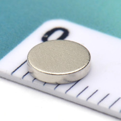 Magnes mały — średnica ⌀5 mm, grubość 1 mm — neodymowy (N38) - 003