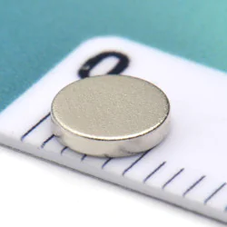 Magnes mały — średnica ⌀5 mm, grubość 1 mm — neodymowy (N38) - 006