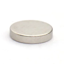 Magnes mały — średnica ⌀5 mm, grubość 1 mm — neodymowy (N38) - 008