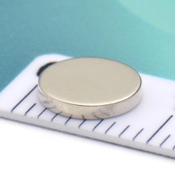 Magnes neodymowy — średnica ⌀7 mm, grubość 1,2 mm — N38