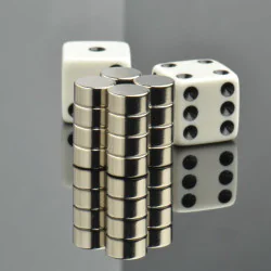 Magnes — średnica ⌀8 mm, grubość 4 mm — neodymowy (N38) - 003