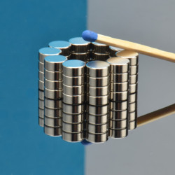 Magnesowany wzdłuż średnicy ⌀6 mm, wys. 2,5 mm — magnes neodymowy (N35H) - 003