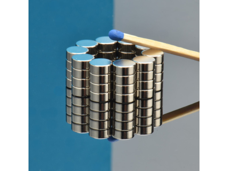 Magnesowany wzdłuż średnicy ⌀6 mm, wysokość 2,5 mm — magnes neodymowy (N35H)
