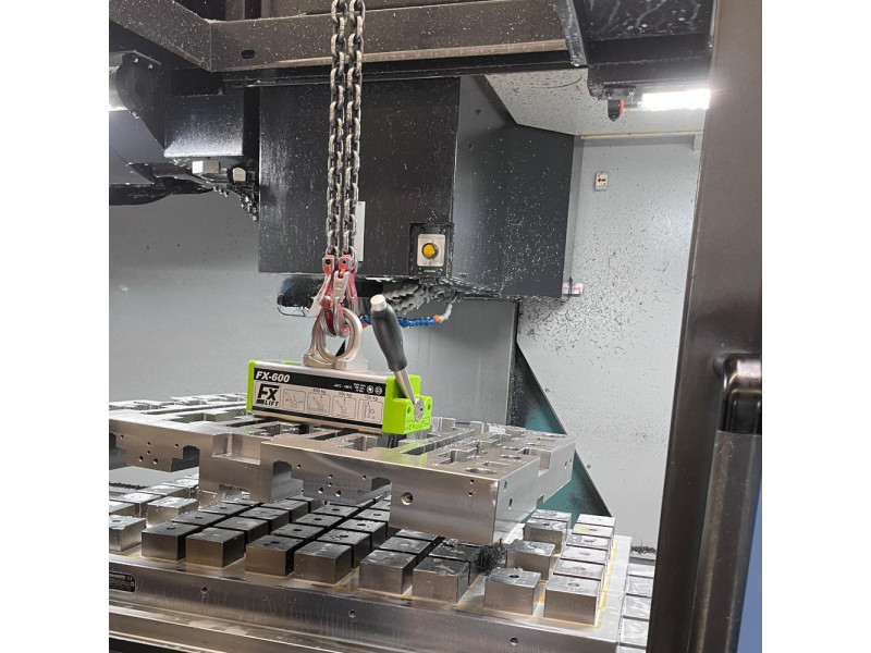Chwytak podnośnik uchwyt magnetyczny FX-600 uniwersalny magnes do blach 600 kg