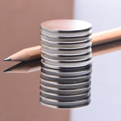 Magnes neodymowy — średnica ⌀30 mm, grubość 2 mm —  (N38)