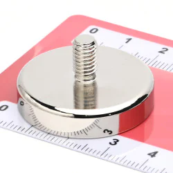Magnes w obudowie — średnica ⌀32 mm, z gwintowanym trzpieniem M6 — neodymowy - 005