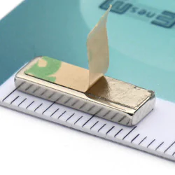 Magnes samoprzylepny, płytkowy — wymiary 15x5x2 mm — klej 3M — neodymowy (N38) - 007