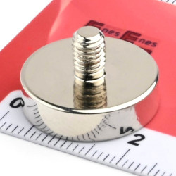 Magnes w obudowie — średnica ⌀20 mm, z gwintowanym trzpieniem M5, wys. 12 mm — neodymowy - 006