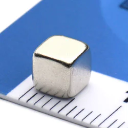 Magnes — długość 5 mm, szerokość 5 mm, wysokość 5 mm — neodymowy (N42) - 008