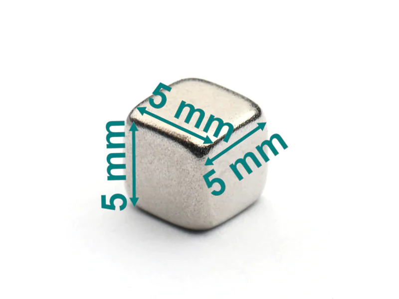 Magnes — długość 5 mm, szerokość 5 mm, wysokość 5 mm — neodymowy (N42) Magnes — długość 5 mm, szerokość 5 mm, wysokość 5 mm — neodymowy (N42)