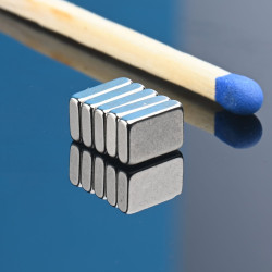 Magnes neodymowy — długość 6 mm, szerokość 4 mm, wysokość 1,5 mm — materiał N38