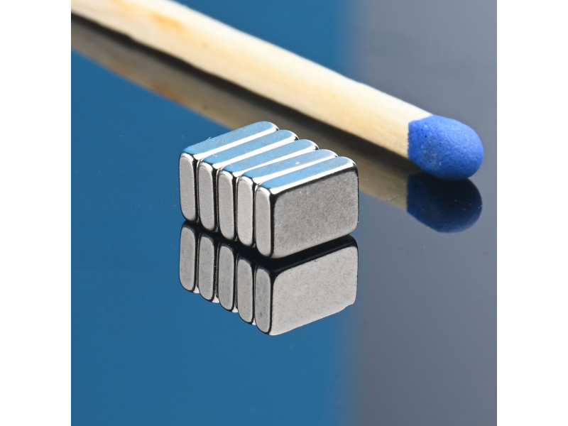 Magnes neodymowy — długość 6 mm, szerokość 4 mm, wysokość 1,5 mm — materiał N38