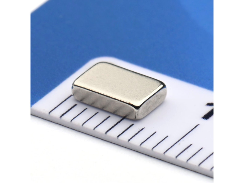 Magnes neodymowy — długość 6 mm, szerokość 4 mm, wysokość 1,5 mm — materiał N38