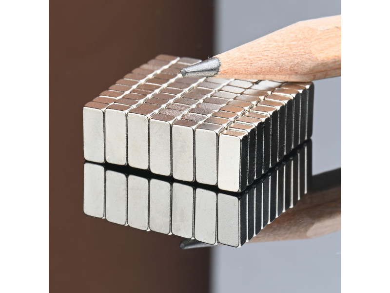 Magnes neodymowy — długość 7 mm, szerokość 3 mm, wysokość 2 mm — materiał N38
