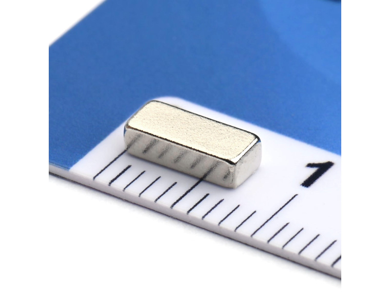 Magnes neodymowy — długość 7 mm, szerokość 3 mm, wysokość 2 mm — materiał N38