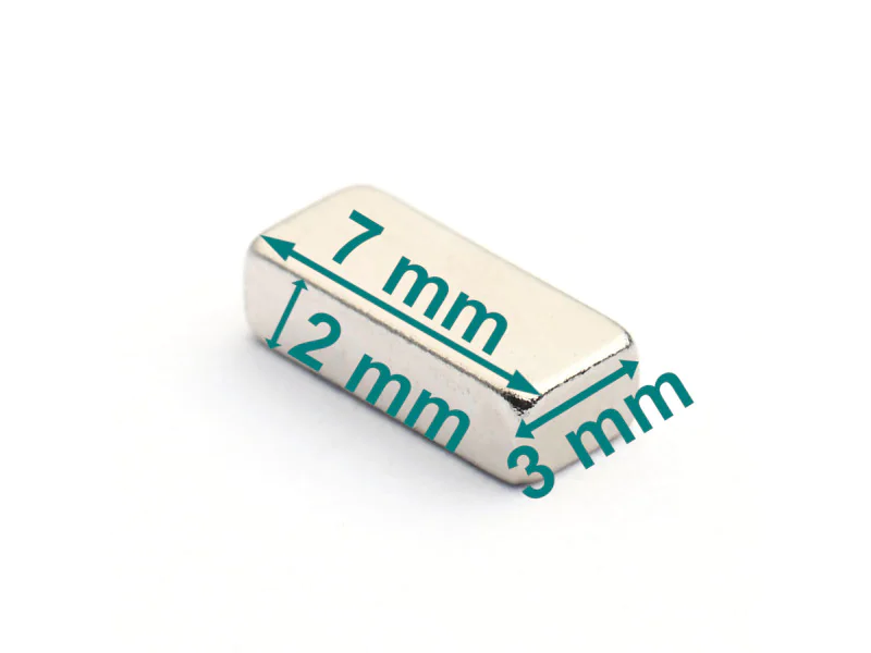 Magnes — długość 7 mm, szerokość 3 mm, wysokość 2 mm — neodymowy (N38) Magnes — długość 7 mm, szerokość 3 mm, wysokość 2 mm — neodymowy (N38)