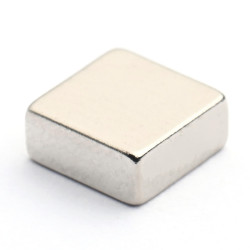 Magnes neodymowy — długość 7 mm, szerokość 7 mm, wysokość 3 mm — materiał N38