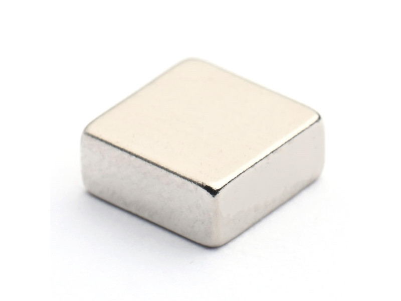 Magnes neodymowy — długość 7 mm, szerokość 7 mm, wysokość 3 mm — materiał N38