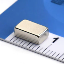 Magnes neodym — dł. 8 mm, szer. 5 mm, wys. 3 mm — N38 - 007