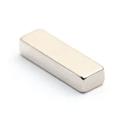 Magnes — długość 10 mm, szerokość 3 mm, wysokość 2 mm — neodymowy (N38) - 009