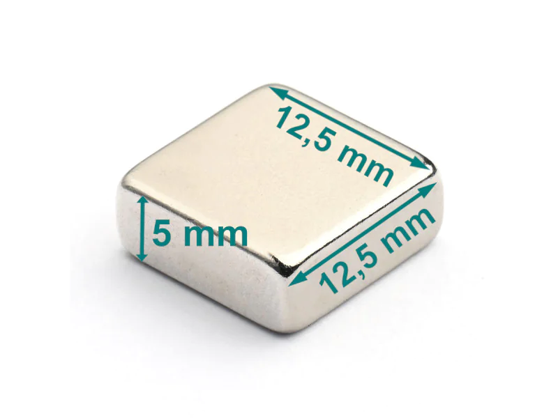 Magnes — długość 12,5 mm, szerokość 12,5 mm, wysokość 5 mm — neodymowy (N38) Magnes — długość 12,5 mm, szerokość 12,5 mm, wysokość 5 mm — neodymowy (N38)