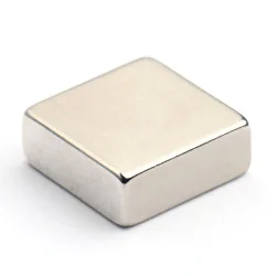 Magnes — długość 13 mm, szerokość 13 mm, wysokość 5 mm — neodymowy (N38) - 009