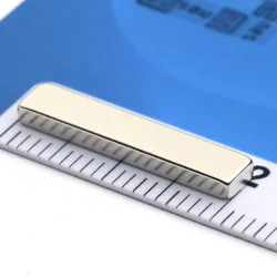 Magnes — długość 20 mm, szerokość 4 mm, wysokość 2 mm — neodymowy (N38) - 007