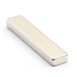 Magnes — długość 20 mm, szerokość 4 mm, wysokość 2 mm — neodymowy (N38) - 009