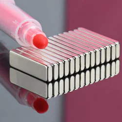 Magnes — długość 20 mm, szerokość 6 mm, wysokość 2,4 mm — neodymowy (N38) - 003