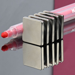 Magnes neodymowy — długość 20 mm, szerokość 20 mm, wysokość 3 mm — materiał N38