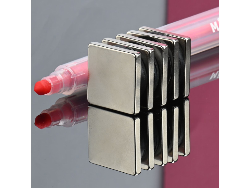 Magnes neodymowy — długość 20 mm, szerokość 20 mm, wysokość 3 mm — materiał N38
