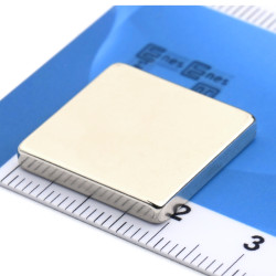 Magnes neodymowy — długość 20 mm, szerokość 20 mm, wysokość 3 mm — materiał N38
