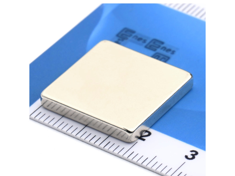 Magnes neodymowy — długość 20 mm, szerokość 20 mm, wysokość 3 mm — materiał N38
