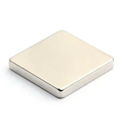 Magnes — długość 20 mm, szerokość 20 mm, wysokość 3 mm — neodymowy (N38) - 008