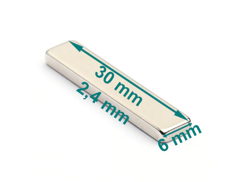 Magnes — długość 30 mm, szerokość 6 mm, wysokość 2,4 mm — neodymowy (N38) Magnes — długość 30 mm, szerokość 6 mm, wysokość 2,4 mm — neodymowy (N38)