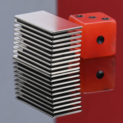 Neodymowe magnesy 30x15x1 płytkowe N38 - 003