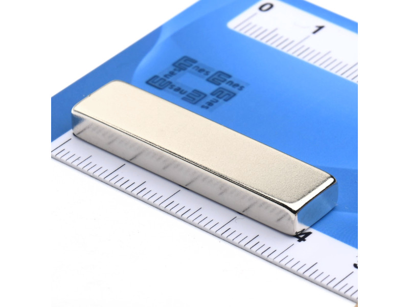 Magnes neodymowy — długość 40 mm, szerokość 10 mm, wysokość 5 mm — materiał N38