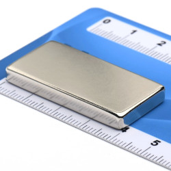 Magnes neodymowy — długość 40 mm, szerokość 20 mm, wysokość 5 mm — materiał N38