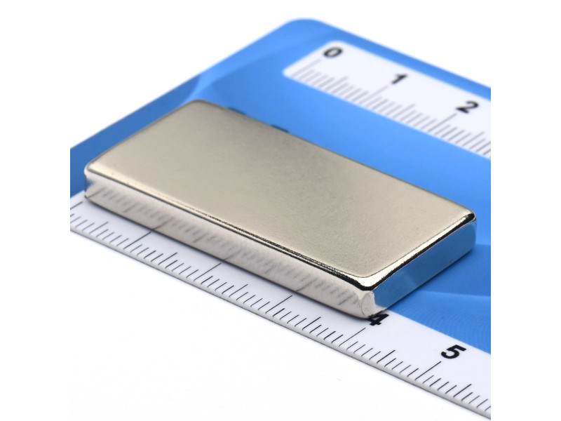 Magnes neodymowy — długość 40 mm, szerokość 20 mm, wysokość 5 mm — materiał N38