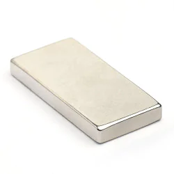 Magnes — długość 42 mm, szerokość 20 mm, wysokość 5 mm — neodymowy (N35H) - 009