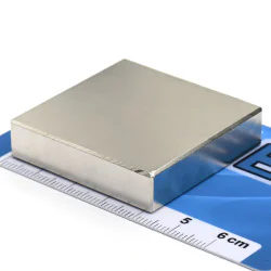 Magnes — długość 42 mm, szerokość 42 mm, wysokość 10 mm — neodymowy (N38) - 007