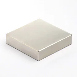 Magnes — długość 42 mm, szerokość 42 mm, wysokość 10 mm — neodymowy (N38) - 009
