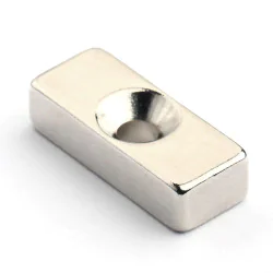 Magnes płytkowy, pod wkręt — wymiary 20x8x5 mm — neodymowy (N38) - 0012