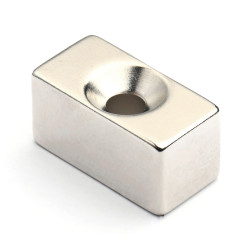 Magnes płytkowy, pod wkręt — wymiary 20x10x10 mm — neodymowy (N38) - 008