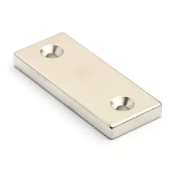 Magnes płytkowy, pod wkręt — wymiary 50x20x5 mm — neodymowy (N38) - 0011