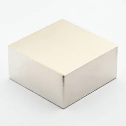 Magnes — długość 50 mm, szerokość 50 mm, wysokość 25 mm — neodymowy (N42) - 008